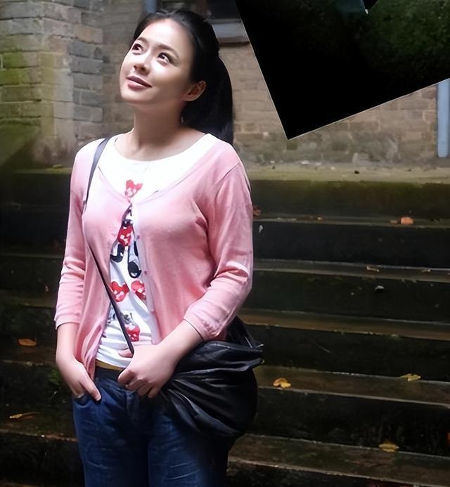 主持人陈辰：住千万豪宅，和歌唱家余笛儿女双全，46岁官宣新身份
