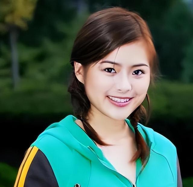 主持人陈辰：住千万豪宅，和歌唱家余笛儿女双全，46岁官宣新身份