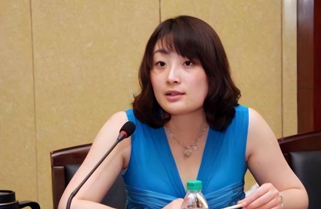 都是宗庆后基因，43岁宗馥莉和27岁宗婕莉，差距真的太大！