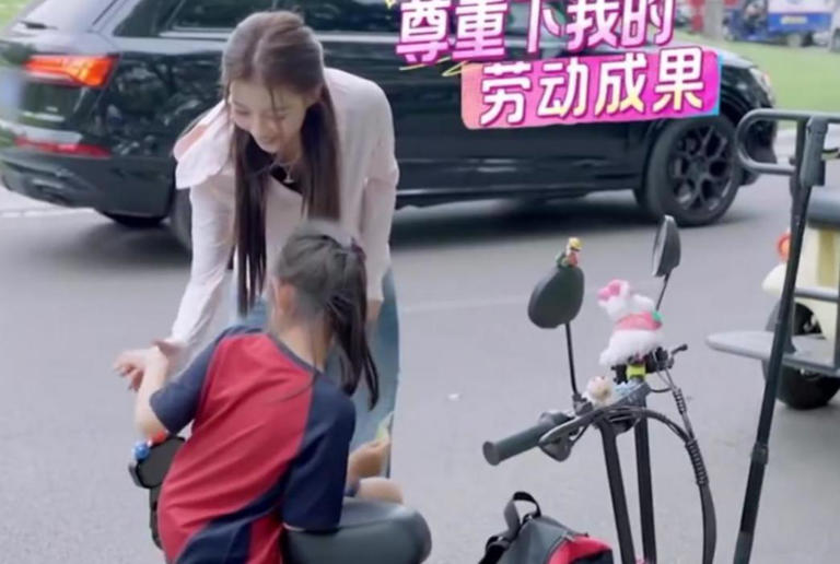孙怡接女儿放学！8岁大福谈和同学绝交，家中书桌超乱学日语英语