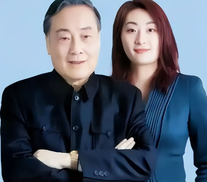 都是宗庆后基因，43岁宗馥莉和27岁宗婕莉，差距真的太大！