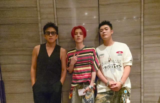 初代跑男集结!李晨邓超陈赫现身鹿晗演唱会!鹿晗发文让李晨很尴尬