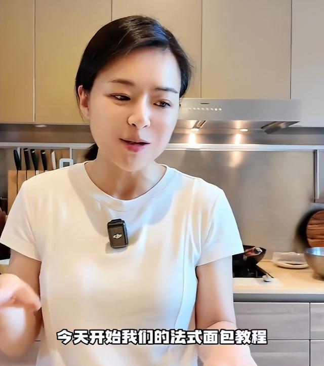 主持人陈辰：住千万豪宅，和歌唱家余笛儿女双全，46岁官宣新身份