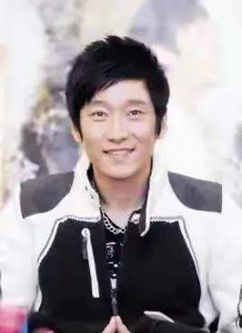 90年代偶像歌手满江近况，胡子拉碴变化大，住河北豪宅曝光有格调