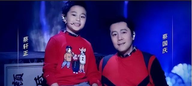 蔡国庆：被亿万富婆倒追8年结婚，儿子帅气成人生赢家