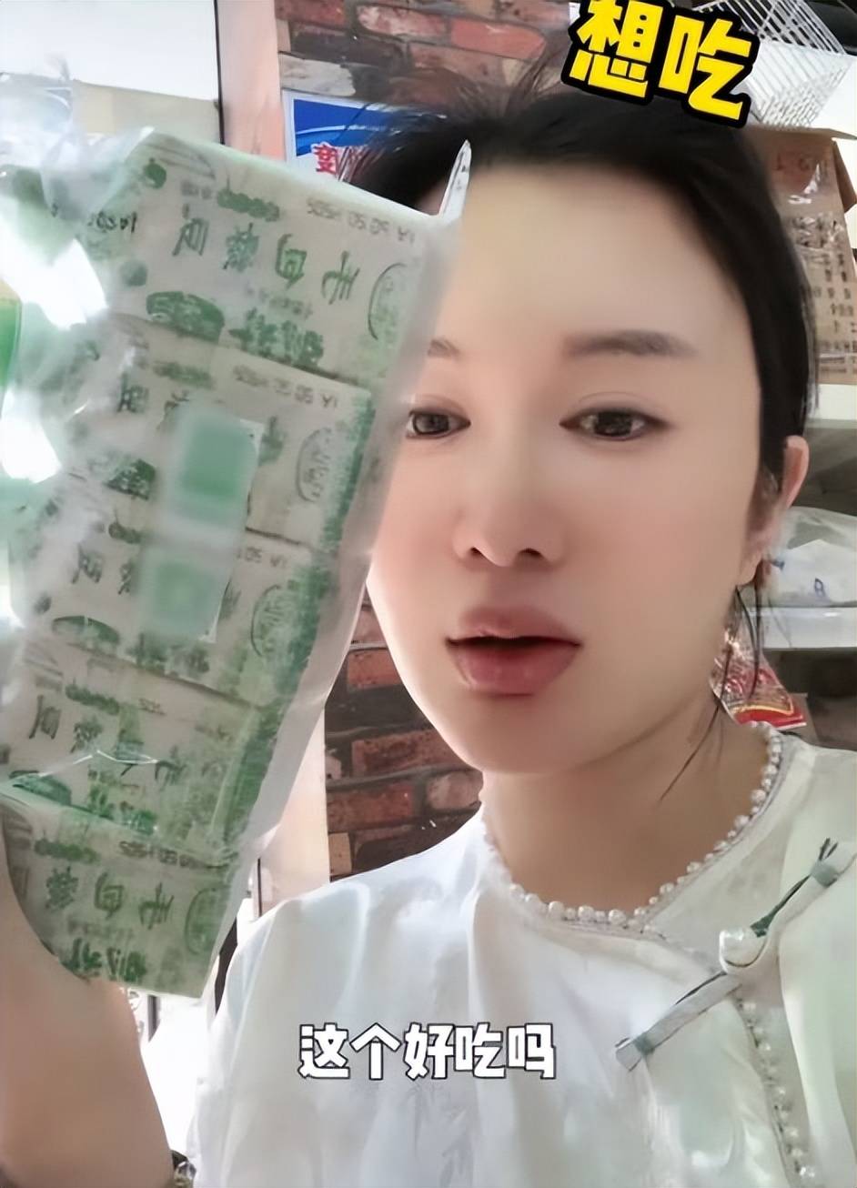 张纪中骑小摩托买菜，胖到肚子鼓出来老态十足，花117元直呼便宜