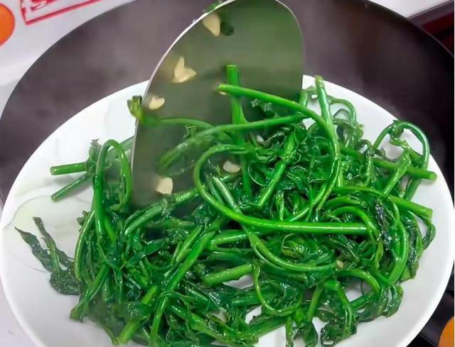 推荐菜式：蒜蓉炒树仔菜