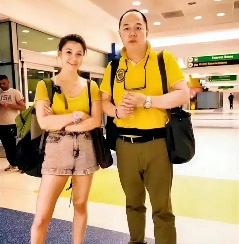 张铁林的34岁女儿张月亮,中英美波四国混血,颜值超高