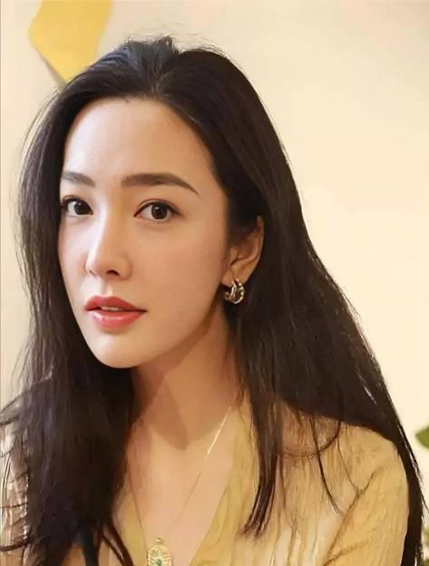 上海主持人刘彦池：曾是王励勤女友，两嫁豪门后，39岁再上新台阶