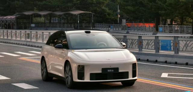 理想i6无伪装实车曝光：纯电“卷王”即将登场？