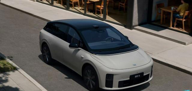 理想i6无伪装实车曝光：纯电“卷王”即将登场？