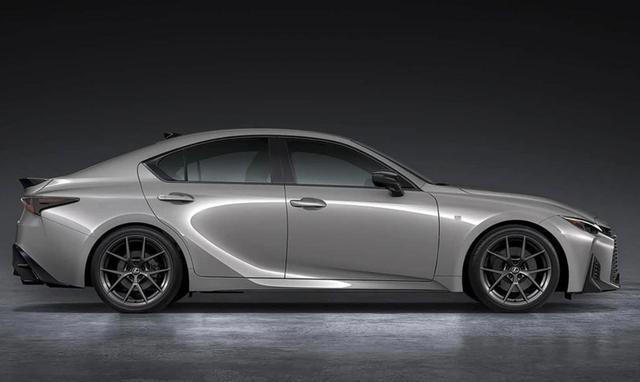 缝缝补补又3年，雷克萨斯IS车型再次更新，这下你会买吗？