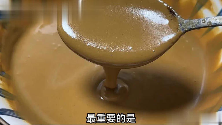 调芝麻酱加水放油都错！酒店大厨揭秘正确做法