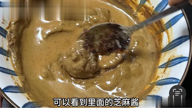 调芝麻酱加水放油都错！酒店大厨揭秘正确做法
