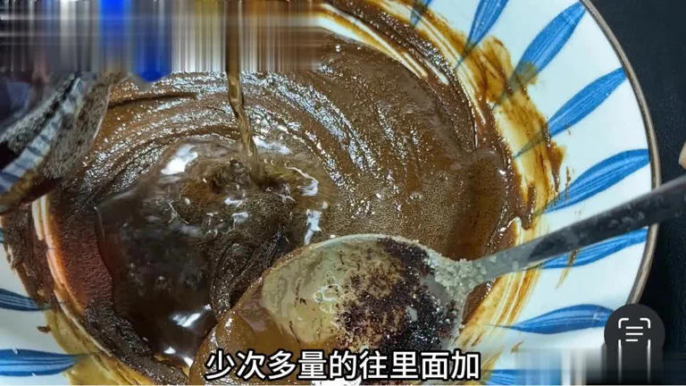 调芝麻酱加水放油都错！酒店大厨揭秘正确做法