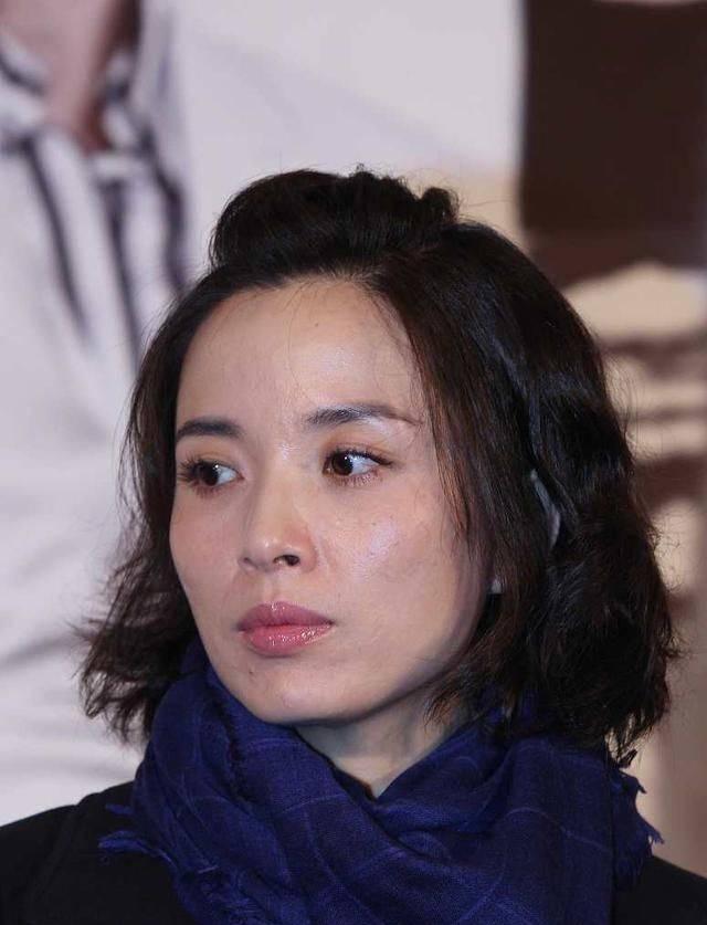 演员李佳，26岁成双料影后，二婚嫁靳东，婚后高龄生两子被宠成宝