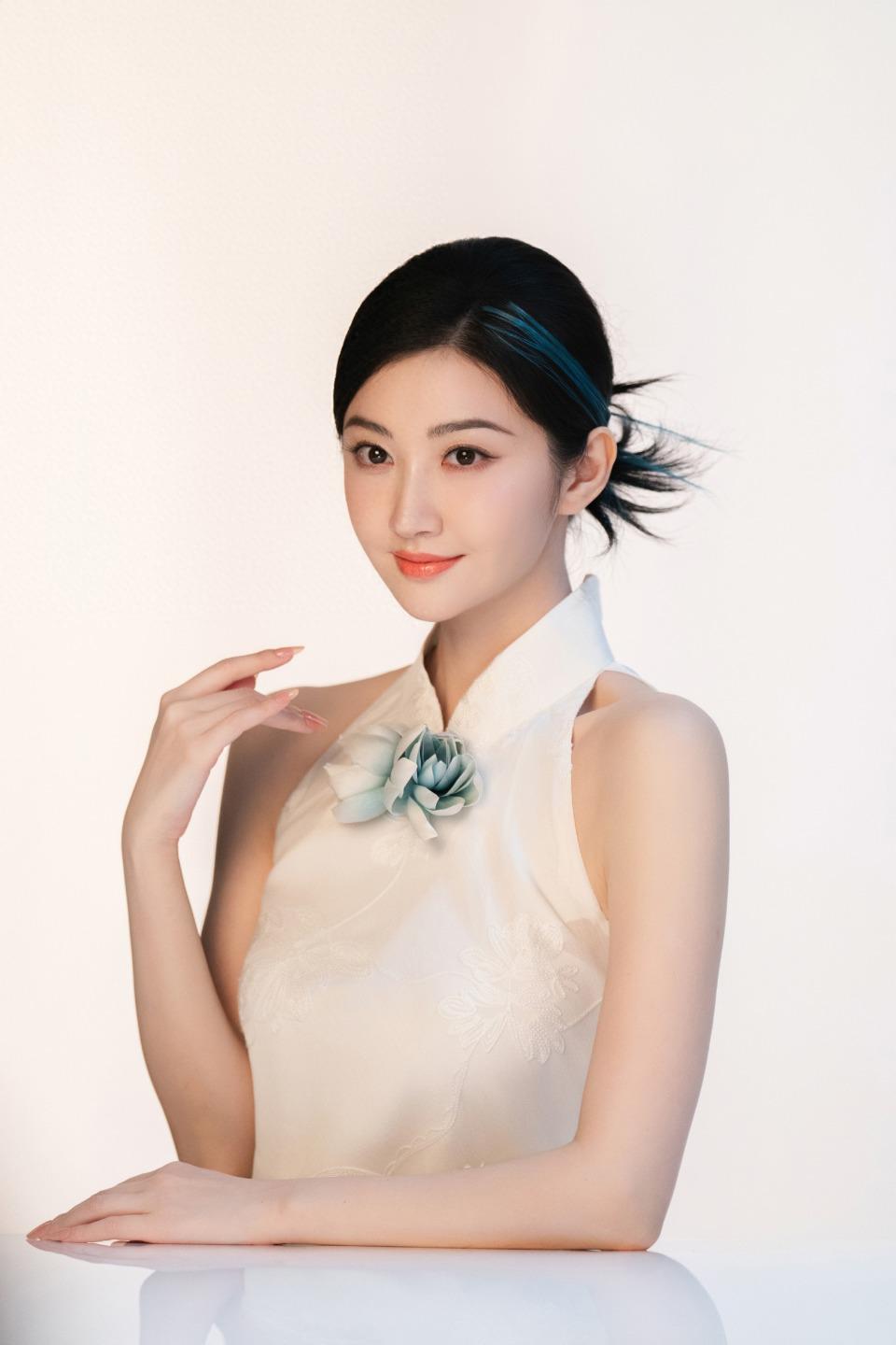 景甜：当东方美学遇上现代时尚，她把旗袍穿成了艺术品