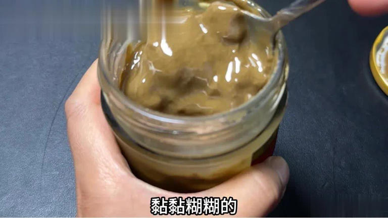 调芝麻酱加水放油都错！酒店大厨揭秘正确做法