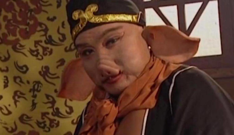 “猪八戒”已经80岁了，妻子比嫦娥还美，如今儿子也事业有成