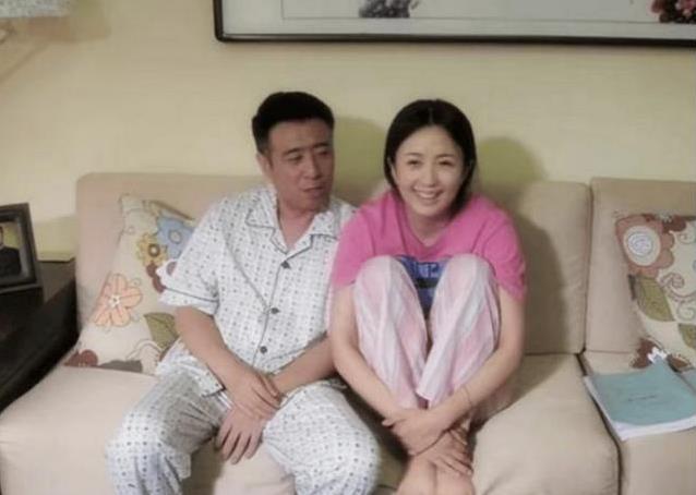 于和伟苦日子熬出头，妻子默默供学费，8套房全家安稳