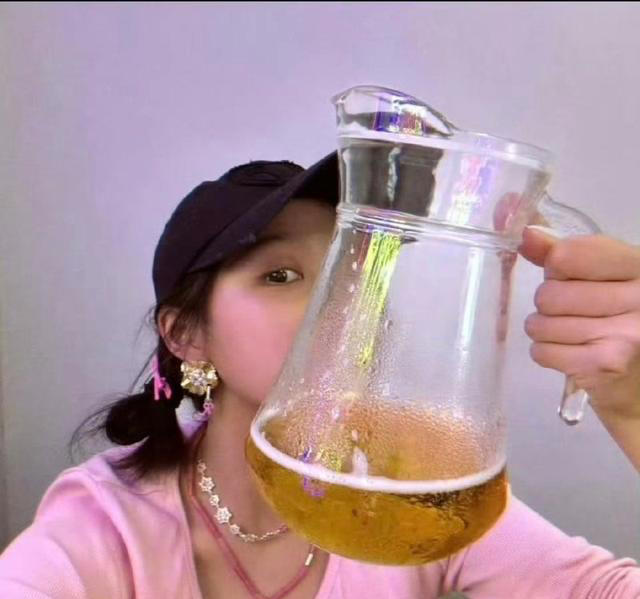 关晓彤被曝喝醉酒半夜发朋友圈！关爸爸点赞两人分手帖