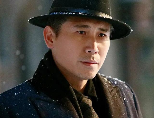 50岁李乃文“老来得粉”，演了25年配角无人理，如今上综艺火出圈