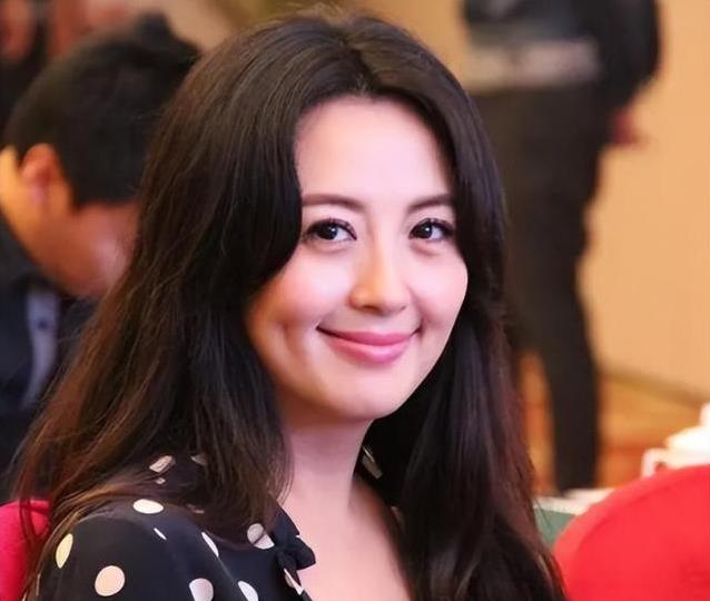 于和伟苦日子熬出头，妻子默默供学费，8套房全家安稳