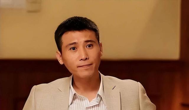 50岁李乃文“老来得粉”，演了25年配角无人理，如今上综艺火出圈