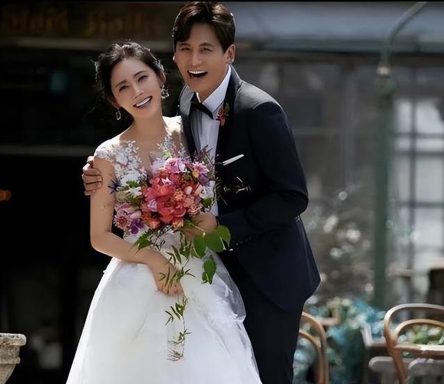 远嫁中国7年，秋瓷炫婚变风波不断，为何她始终不放手？