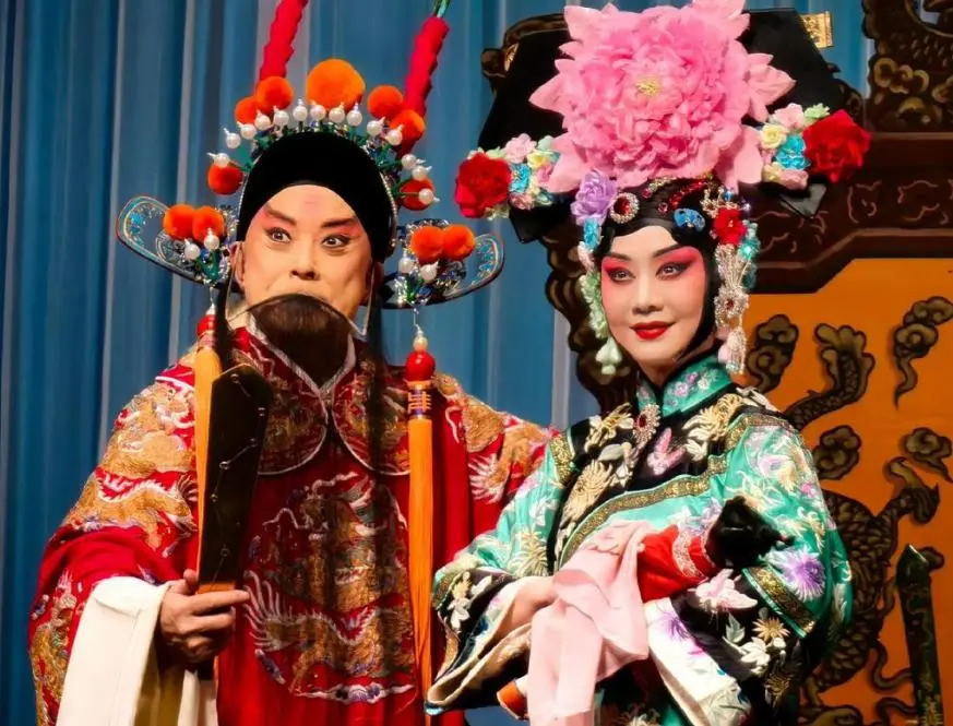 至今未婚未育，身边却有男人陪了近27年，59岁的她才是真人间清醒