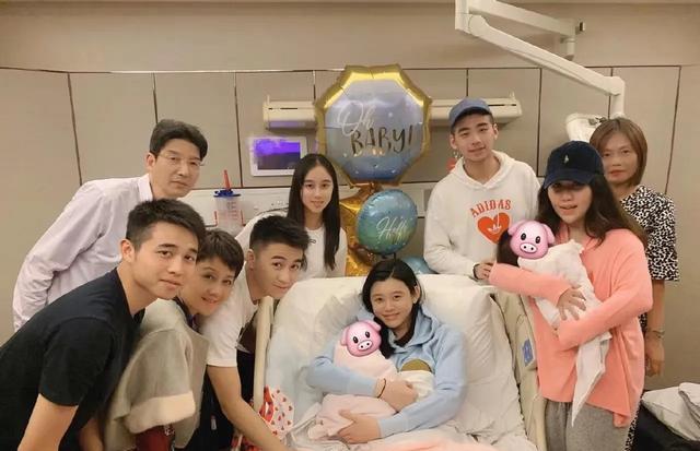 何猷君与奚梦瑶儿子正脸曝光，萌萌可爱，五官与爸爸极为相似