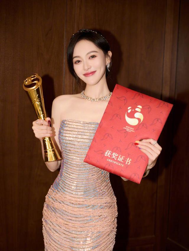 41岁唐嫣，从成都传来喜讯！