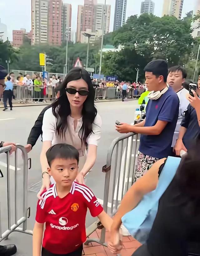 何猷君与奚梦瑶儿子正脸曝光，萌萌可爱，五官与爸爸极为相似