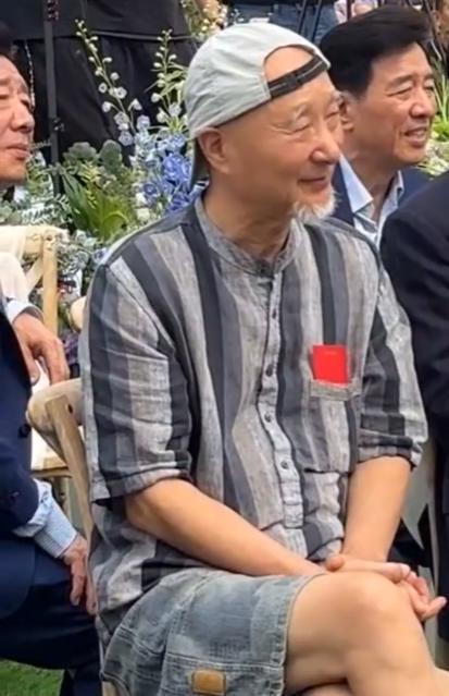 婚礼偶遇陈佩斯朱时茂，一个胡子花白，一个头发乌黑，宛如两代人
