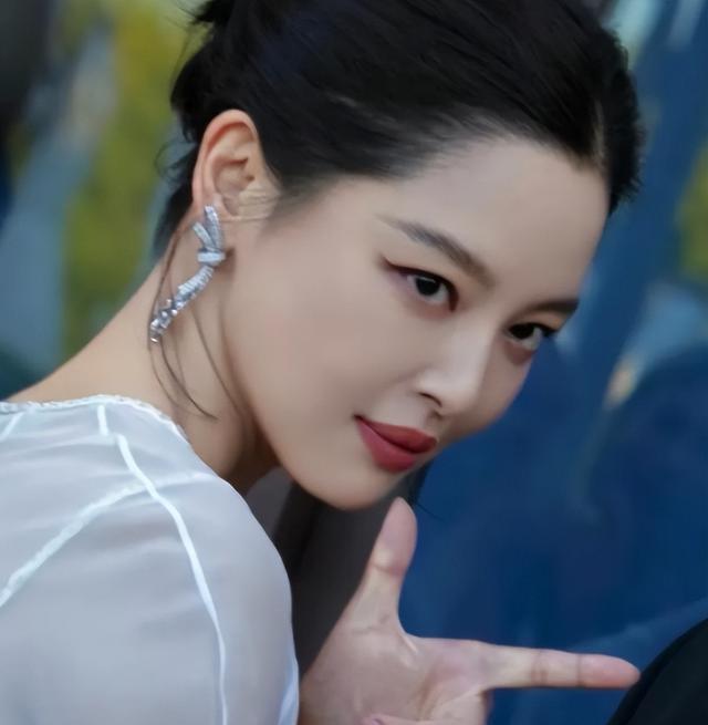 辛芷蕾没想到，最看好自己的王家卫，却在她拿奖后先泼了一盆冷水