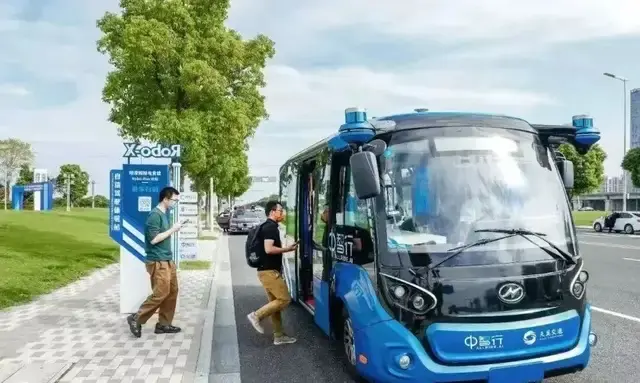 中国自动驾驶第一人，破产了