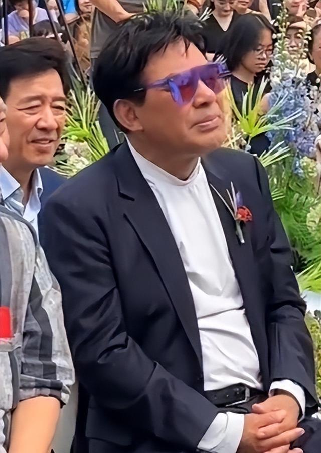婚礼偶遇陈佩斯朱时茂，一个胡子花白，一个头发乌黑，宛如两代人
