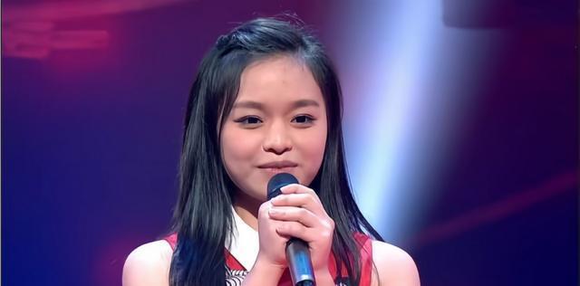 黄霄云大变样，网友惊叹：果然钱能养人