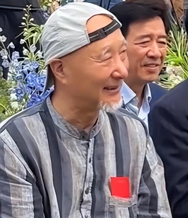 婚礼偶遇陈佩斯朱时茂，一个胡子花白，一个头发乌黑，宛如两代人