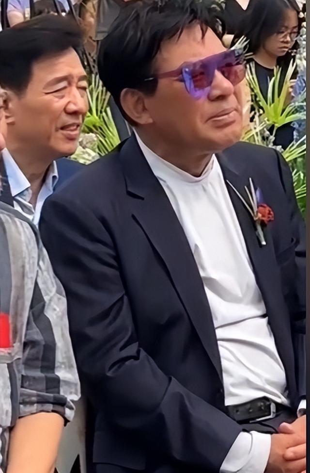 婚礼偶遇陈佩斯朱时茂，一个胡子花白，一个头发乌黑，宛如两代人