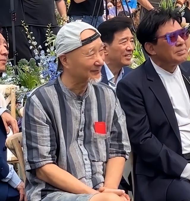 婚礼偶遇陈佩斯朱时茂，一个胡子花白，一个头发乌黑，宛如两代人