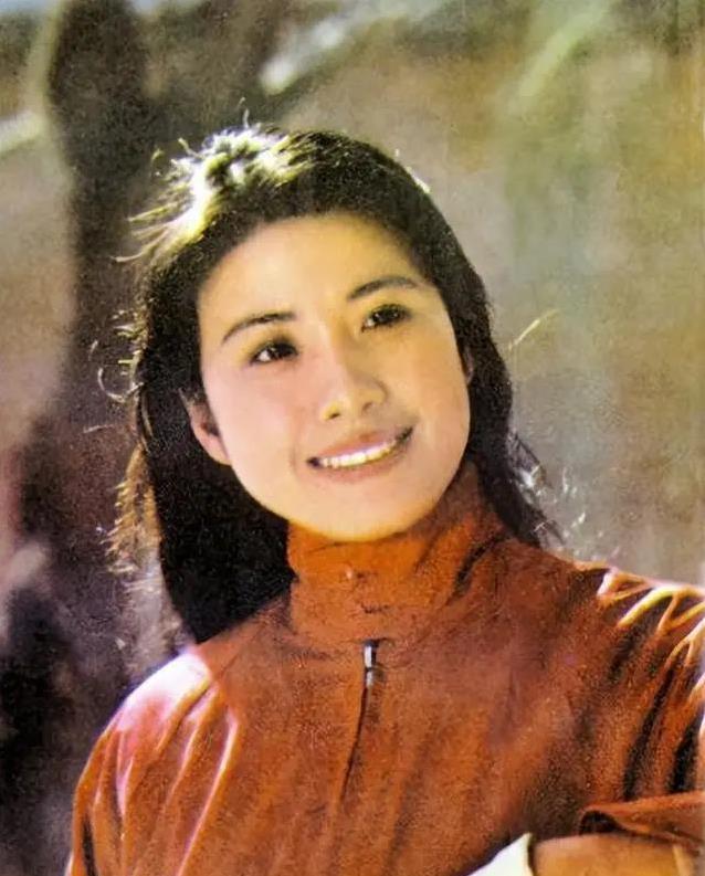 39岁为要孩子离婚，51岁再婚生儿女，她活成“枣花”真人生