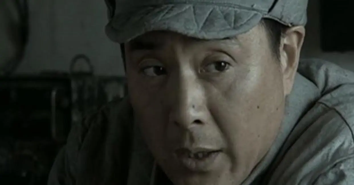 《亮剑》中，张白鹿为什么要主动勾引李云龙，却对丁伟这么冷冰冰
