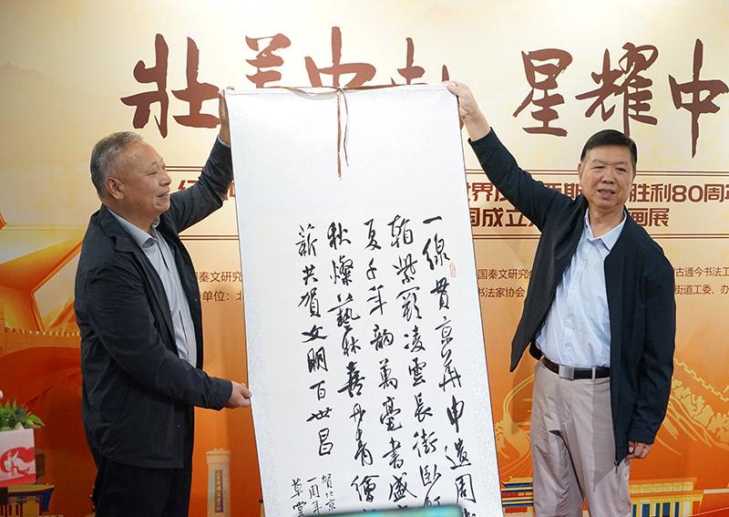 ��׳������ ��ҫ�л��� �����黭չ��һ�ø���Ļ