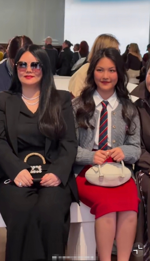 李湘王诗龄看秀路透曝光，母女同框温馨有爱！