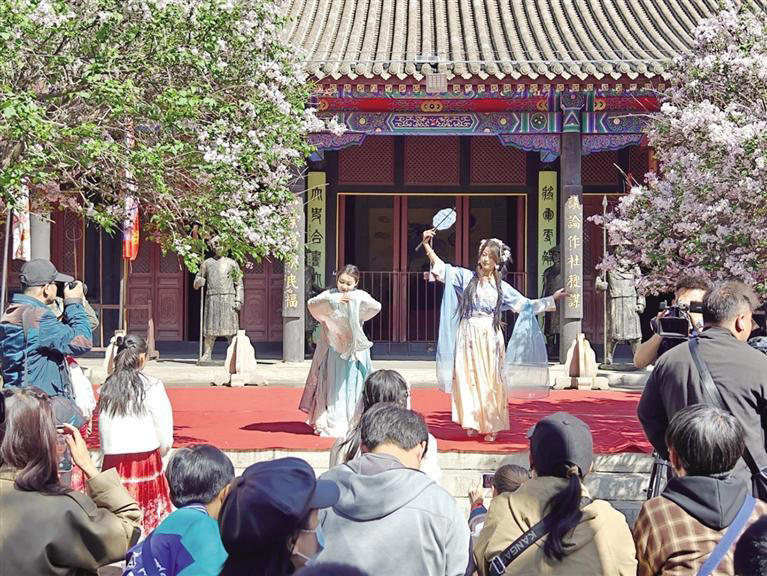 乐享文化盛宴 饱眼福更“饱”精神