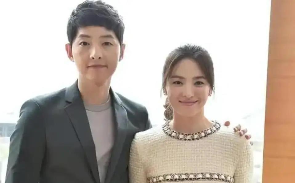 宋仲基跨国婚姻甜又累：老婆不来韩国，儿子只说外语，他咋办？