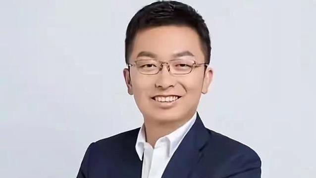 他放弃名校硕士开饭店，带火云南美食，却没等到吃一口家常饭