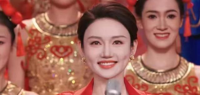 36岁龙洋身份揭晓，谁还敢称她“花瓶”