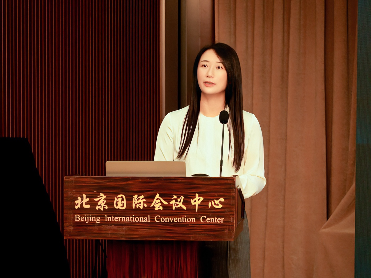 万字干货 | 克而瑞CEO张燕发布《2025房地产行业AI应用发展报告》